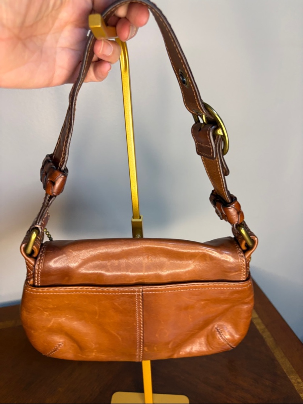 Coach Cognac Leather Shoulder Bag with Brass Hardware Y2K - Picture 5 of 9